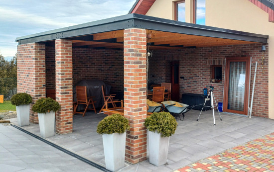 Novinka & akce-Zasklení stávající ocelové a zděné pergoly