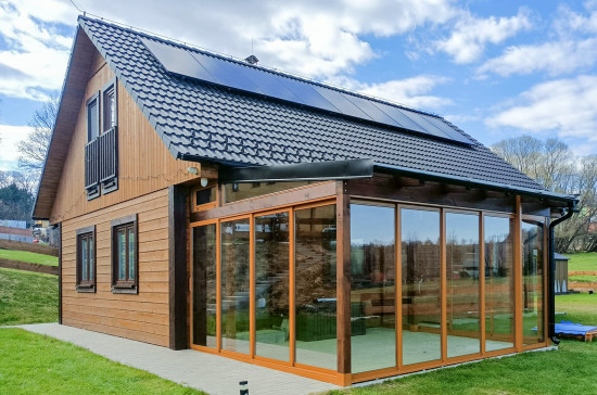 Novinka & akce-Zasklení pergoly hliníkovým posuvným rámovým systémem